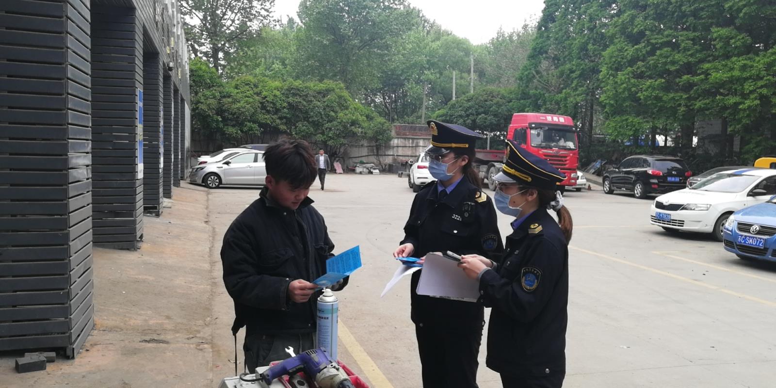 8鼓楼区卫生监督所开展《职业病防治法》宣传周活动刘若钶.jpg 8鼓楼区卫生监督所开展《职业病防治法》宣传周活动刘若钶.jpg