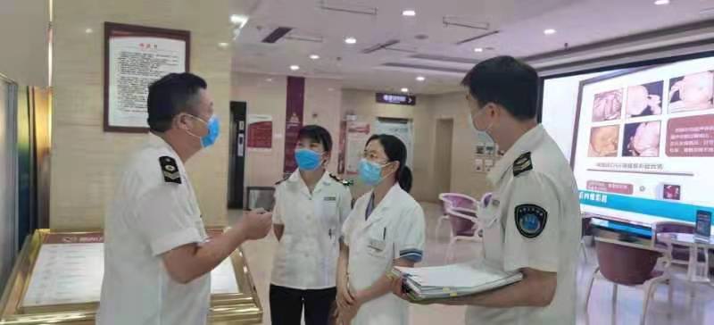 8落实防控责任 严防疫情蔓延仲委.jpg