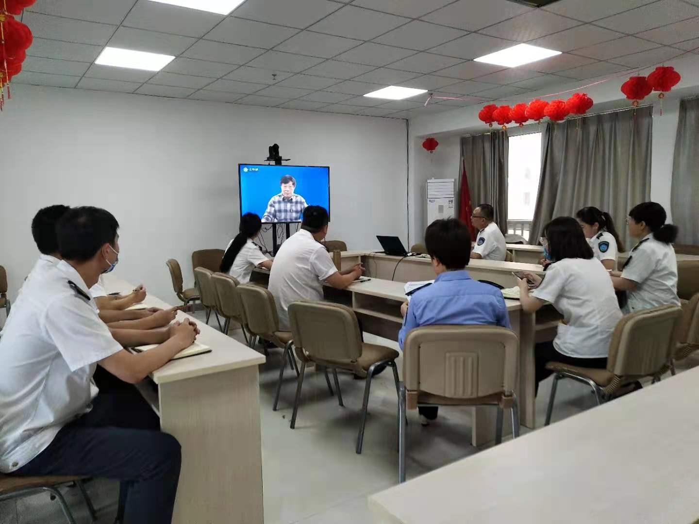 8鼓楼区卫生监督所组织开展《行政处罚法》的学习刘若钶.jpg 8鼓楼区卫生监督所组织开展《行政处罚法》的学习刘若钶.jpg