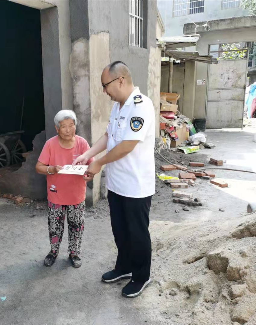 云龙区卫生监督所开展节前走访慰问活动 (7495)_看图王.jpg