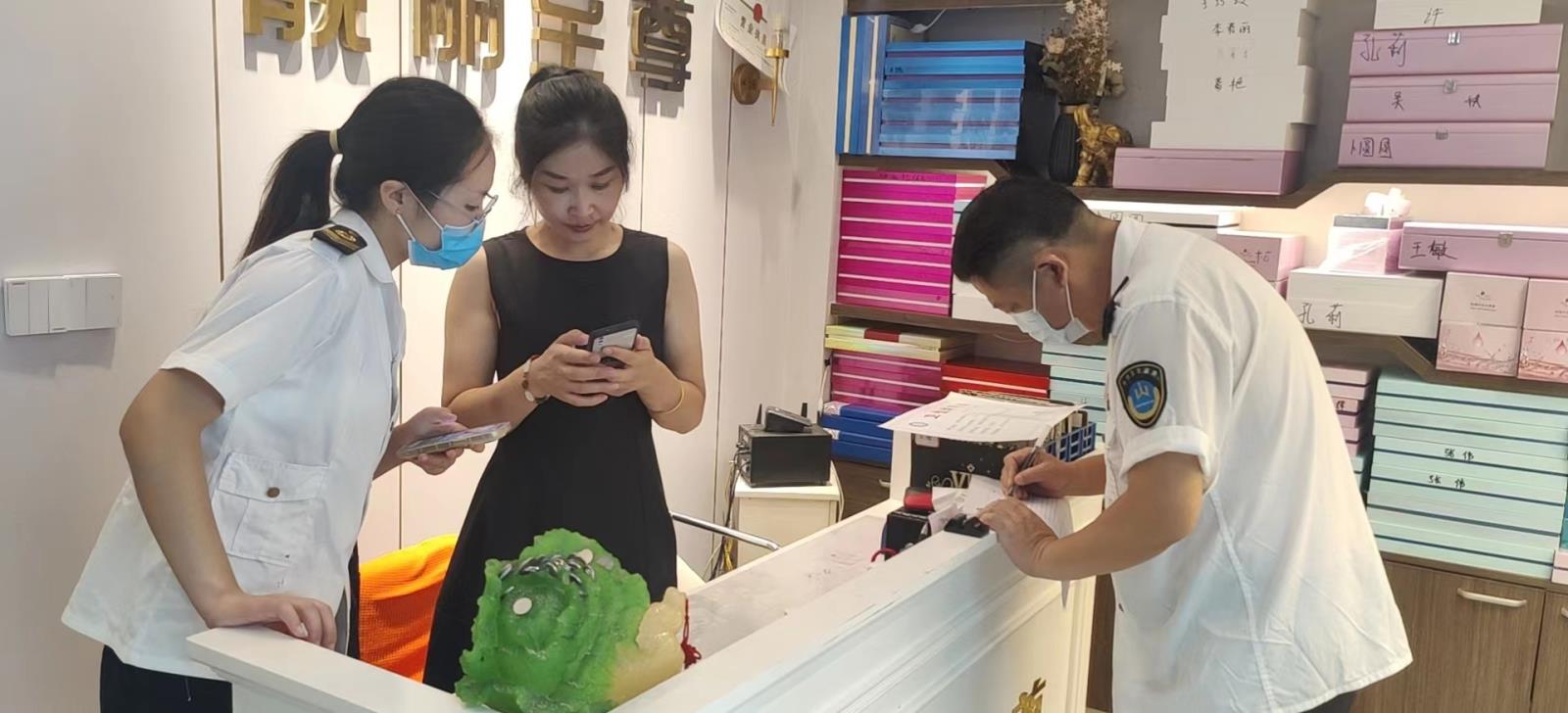 8 鼓楼区加快推进美容场所重点人群核酸检测应检尽检工作(刘若钶).jpg 8 鼓楼区加快推进美容场所重点人群核酸检测应检尽检工作(刘若钶).jpg