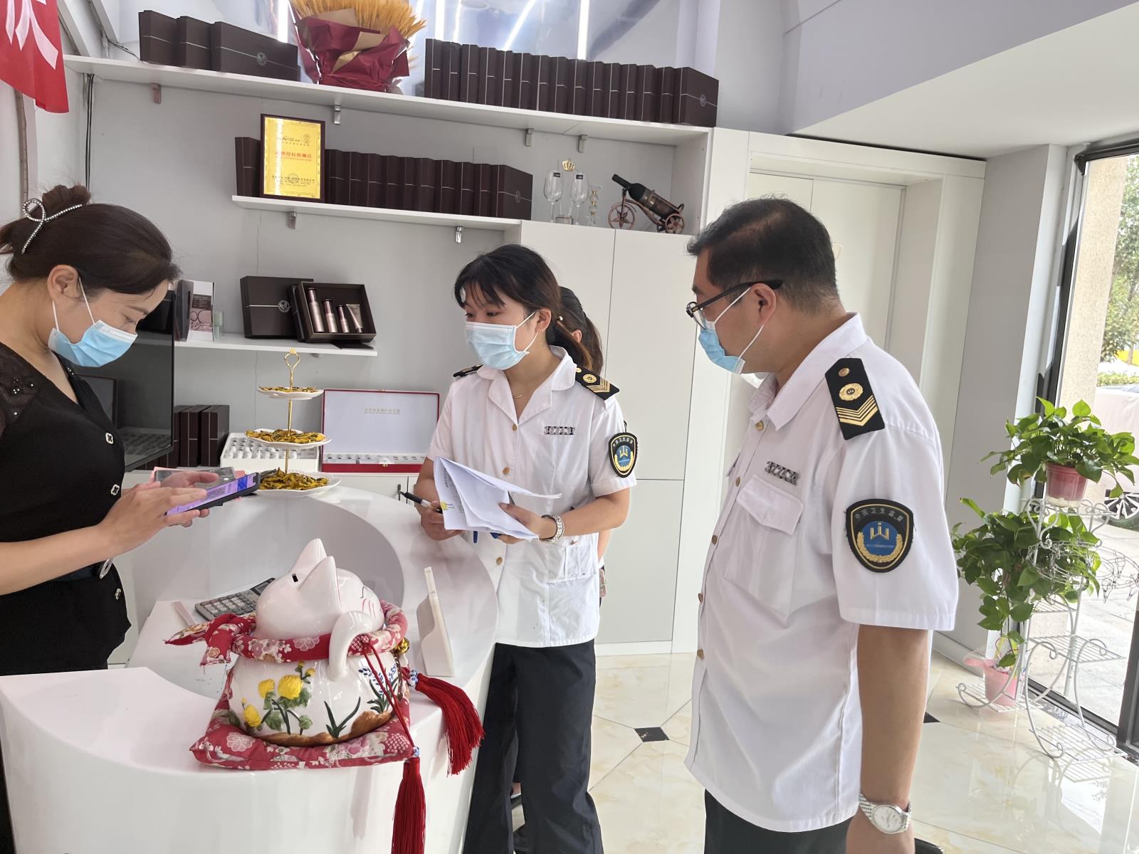 鼓楼区大力推进美容场所重点人群核酸检测工作.jpg 鼓楼区大力推进美容场所重点人群核酸检测工作.jpg