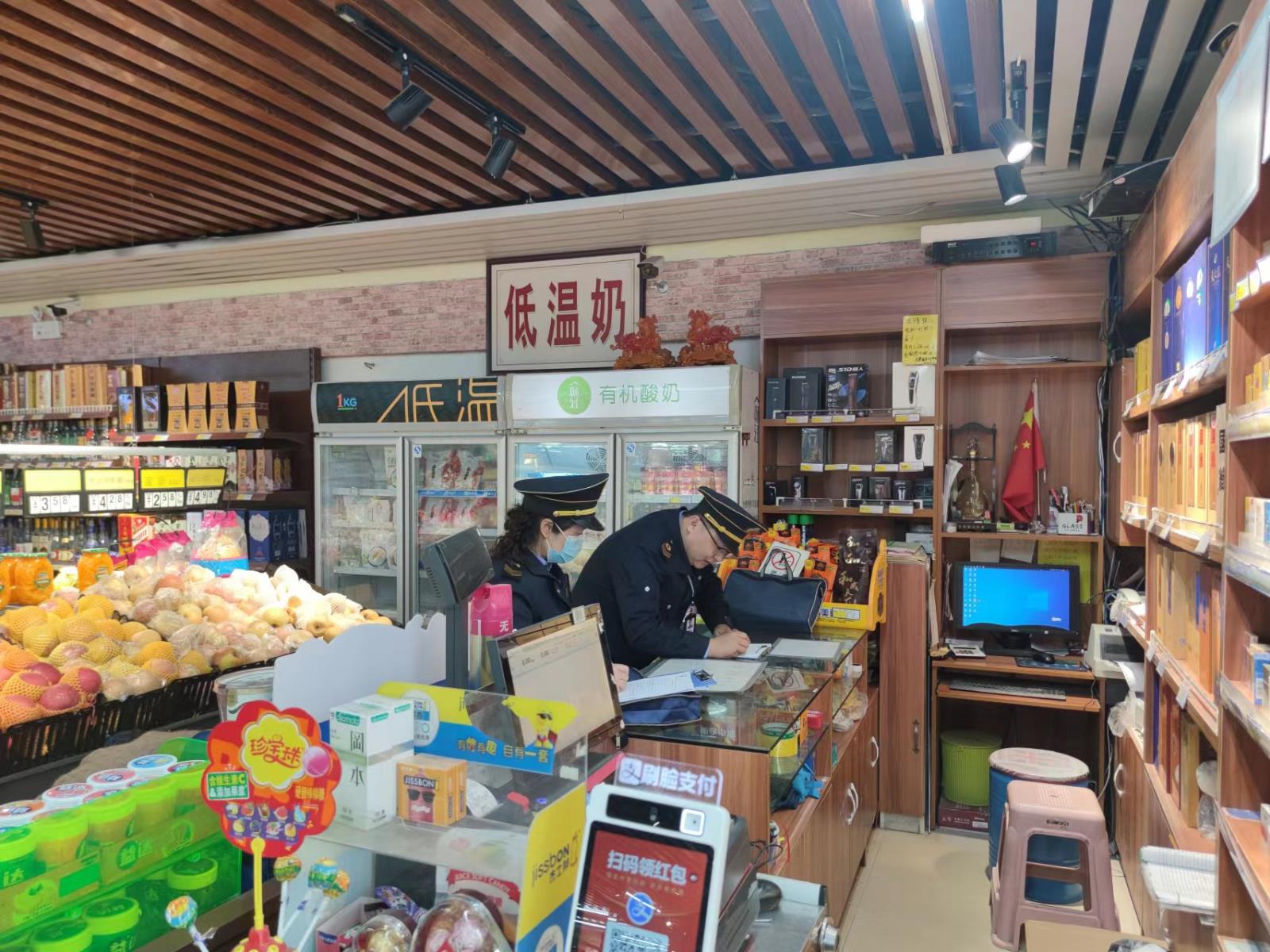 云龙区开展大型商场超市卫生专项监督检查工作.jpg 云龙区开展大型商场超市卫生专项监督检查工作.jpg