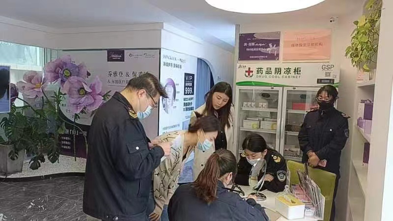 鼓楼区卫生监督所积极查处非法医疗美容投诉案件.jpg 鼓楼区卫生监督所积极查处非法医疗美容投诉案件.jpg