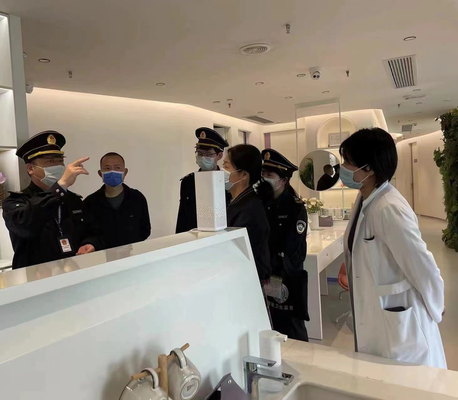 鼓楼区卫生监督所联合多部门开展医疗美容行业专项监督检查 (1).jpg 鼓楼区卫生监督所联合多部门开展医疗美容行业专项监督检查 (1).jpg