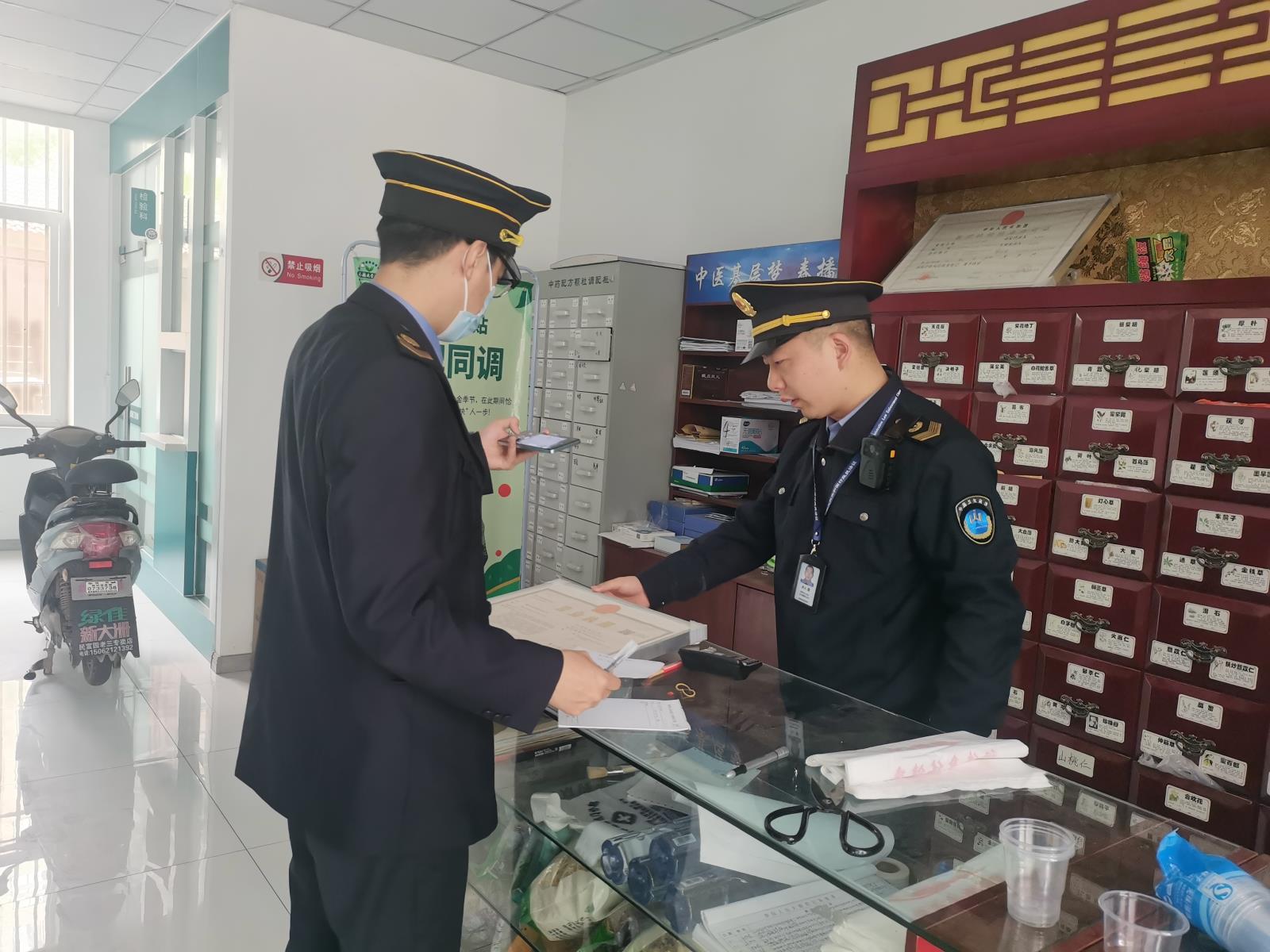 云龙区开展打击非法行医专项整治行动.jpg 云龙区开展打击非法行医专项整治行动.jpg