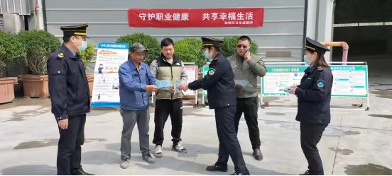 鼓楼区卫生监督所积极开展《职业病防治法》宣传周活动.jpg 鼓楼区卫生监督所积极开展《职业病防治法》宣传周活动.jpg