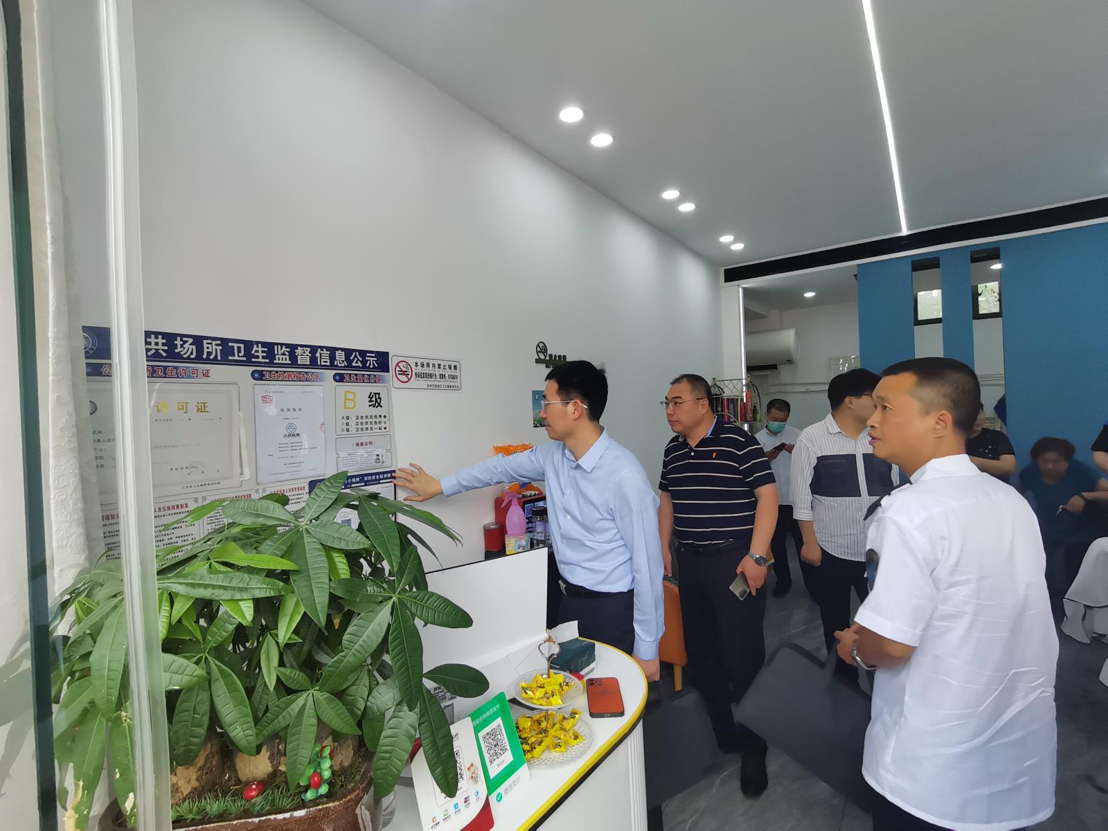 徐州卫监在鼓楼区举办国家卫生城市长效管理现场观摩会.jpg 徐州卫监在鼓楼区举办国家卫生城市长效管理现场观摩会.jpg