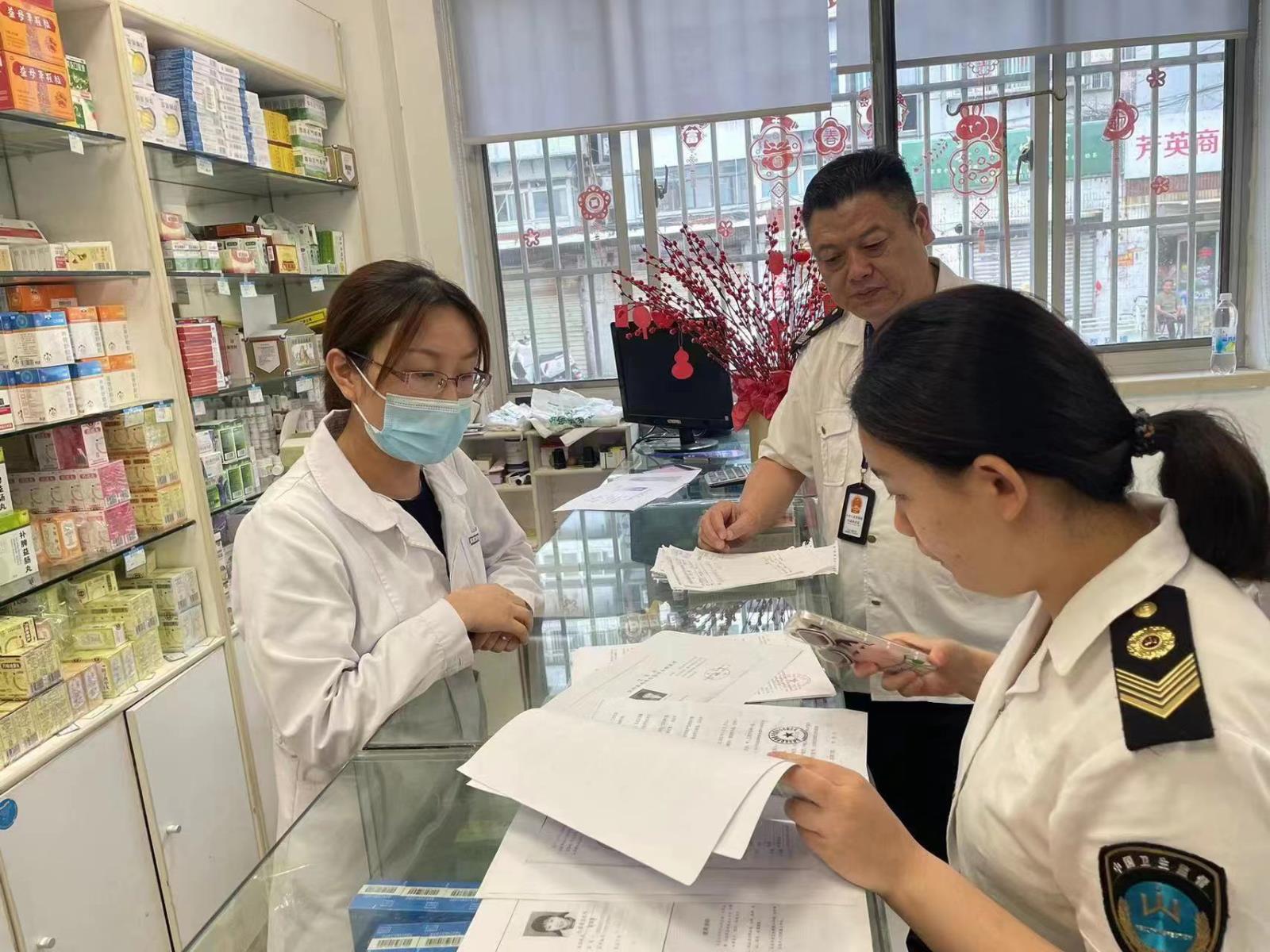 鼓楼区开展个体诊所“双随机一公开”专项检查.jpg 鼓楼区开展个体诊所“双随机一公开”专项检查.jpg