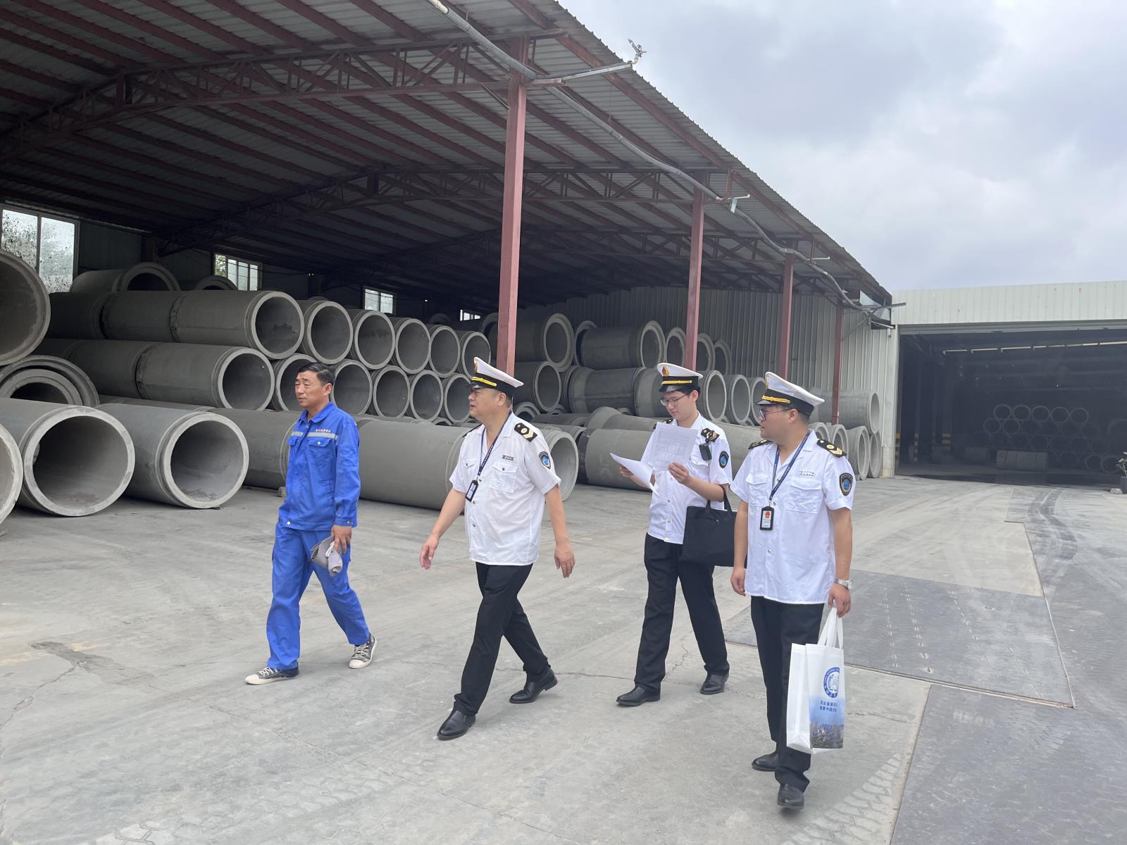 多措并举,鼓楼卫监为高温作业劳动者撑起保护伞.jpg 多措并举,鼓楼卫监为高温作业劳动者撑起保护伞.jpg