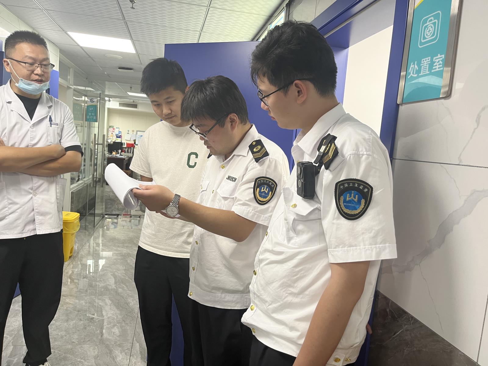 鼓楼区开展个体诊所医疗废弃物处置专项检查.jpg 鼓楼区开展个体诊所医疗废弃物处置专项检查.jpg