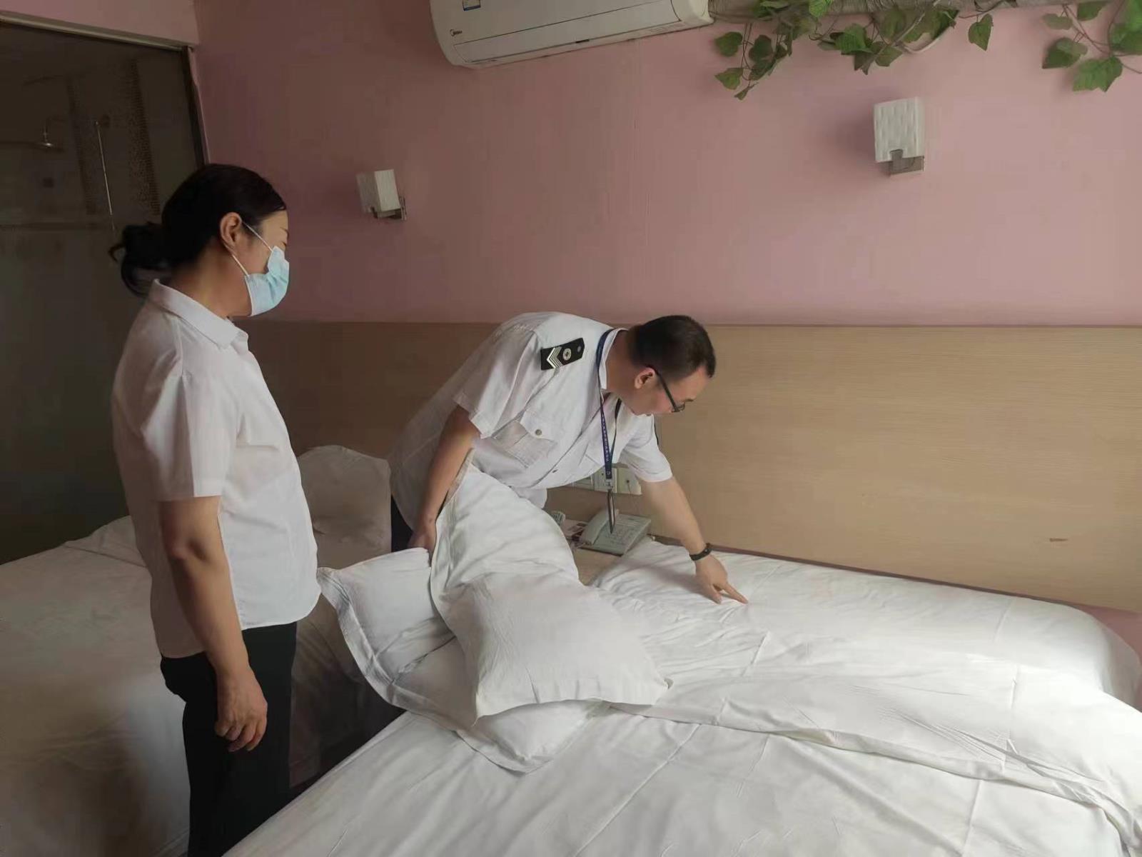 鼓楼区开展宾馆酒店专项检查工作.jpg 鼓楼区开展宾馆酒店专项检查工作.jpg