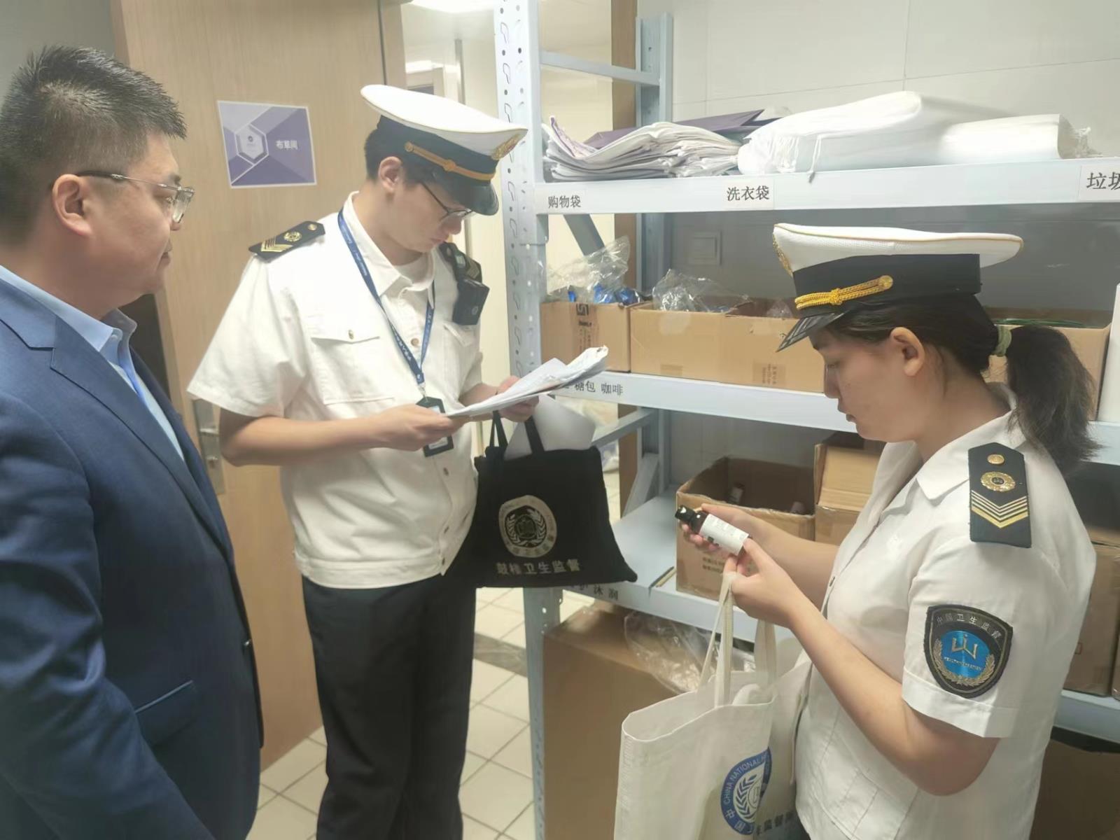 鼓楼区开展双节期间重点场所卫生监督工作.jpg 鼓楼区开展双节期间重点场所卫生监督工作.jpg