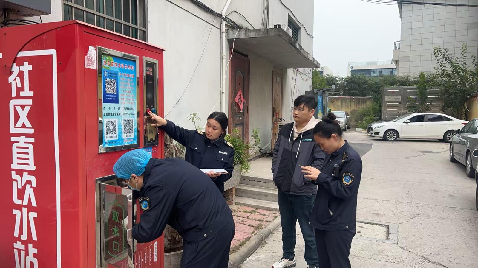 鼓楼区开展现制现售饮用水抽检工作.jpg 鼓楼区开展现制现售饮用水抽检工作.jpg