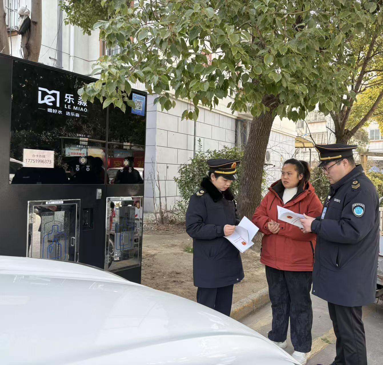 鼓楼区疾控中心(卫生监督所)开展《江苏省生活饮用水卫生监督条例》宣传活动.jpg 鼓楼区疾控中心(卫生监督所)开展《江苏省生活饮用水卫生监督条例》宣传活动.jpg