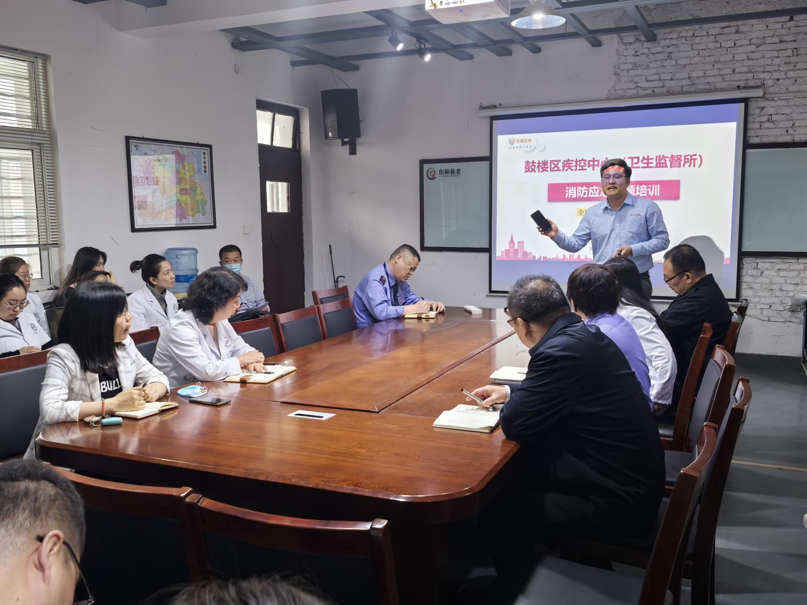 鼓楼区疾控中心(卫生监督所)开展消防安全培训.jpg 鼓楼区疾控中心(卫生监督所)开展消防安全培训.jpg